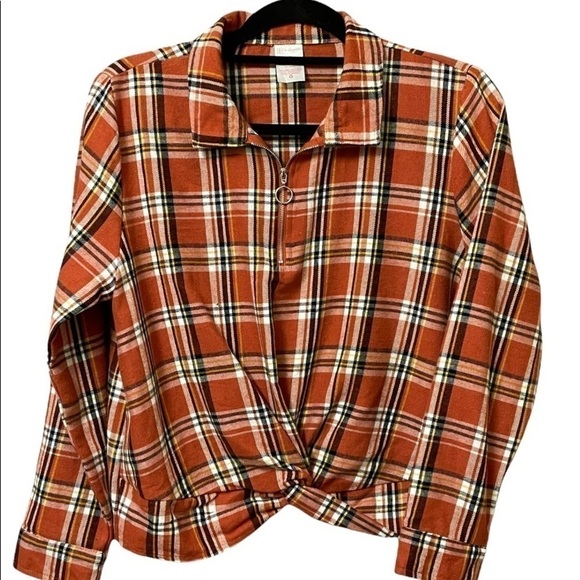 PLAID 1/4 zip long sleeve faux 1/2 tuck shirt, elastic waist. - Picture 1 of 6